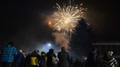 Стотици жители и гости на Тетевен и общината посрещнаха Новата 2020 година