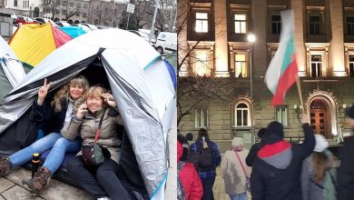 Медицински сестри пред Министерски съвет по време на протест