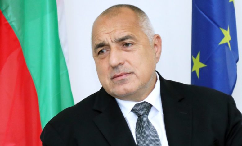 Докторите заслужават не само да им ръкопляскаме, но и да ги пощадим 1 Докторите заслужават не само да им ръкопляскаме, но и да ги пощадим