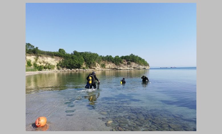 Проф. д-р Иван Христов и колеги с уникална археологическа находка -6