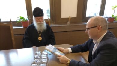 Областният управител получи благословението на Ловчанския митрополит