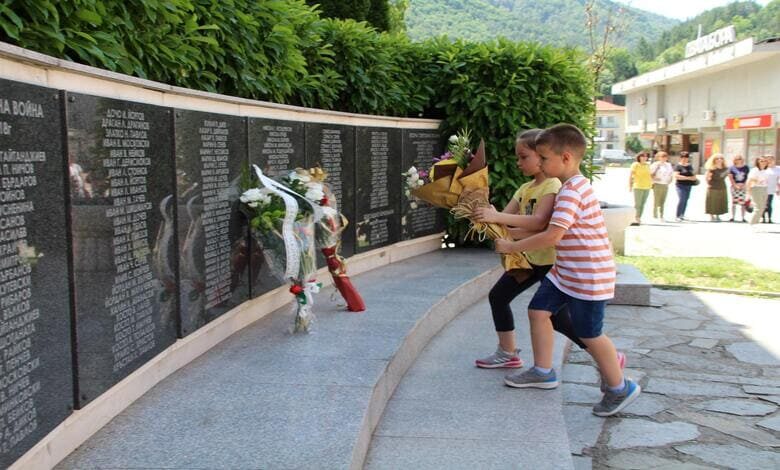 В Тетевен отдадоха почит към Ботев и загиналите за свободата на България 1 В Тетевен отдадоха почит към Ботев и загиналите за свободата на България