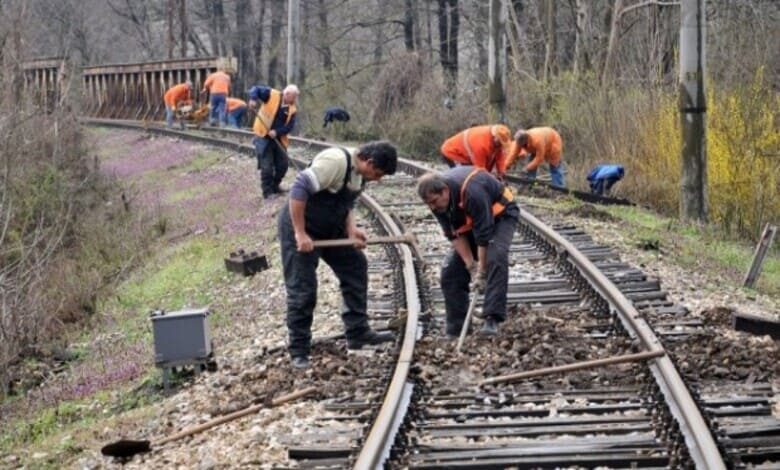 Двама служители на НКЖИ пострадаха при извършване на планирана проверка на контактната мрежа