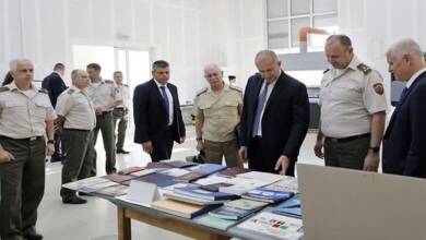Румен Радев посети Военния географски център в Троян