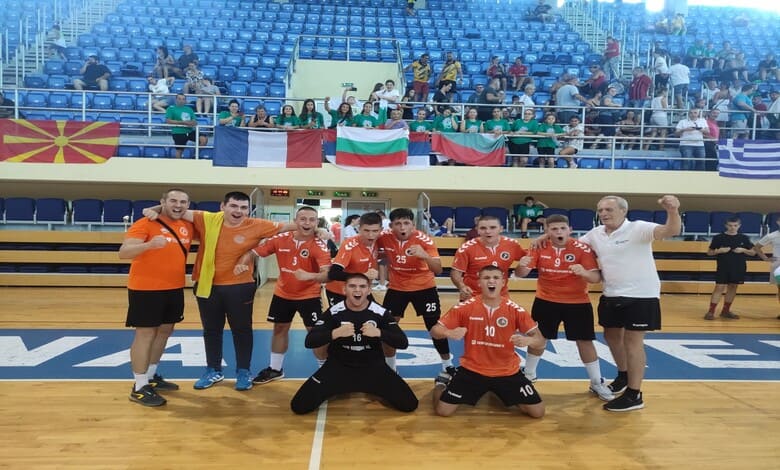Хандбалистите от „Осъм“ (U16) Ловеч се завърнаха като шампиони от Сърбия 1 Хандбалистите от „Осъм“ (U16) Ловеч