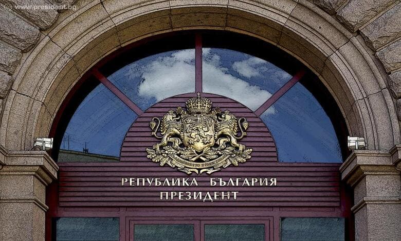 Радев сезира Конституционния съд за новите такси върху вноса и транзита на природен газ през България 1 Президентът сезира Конституционния съд