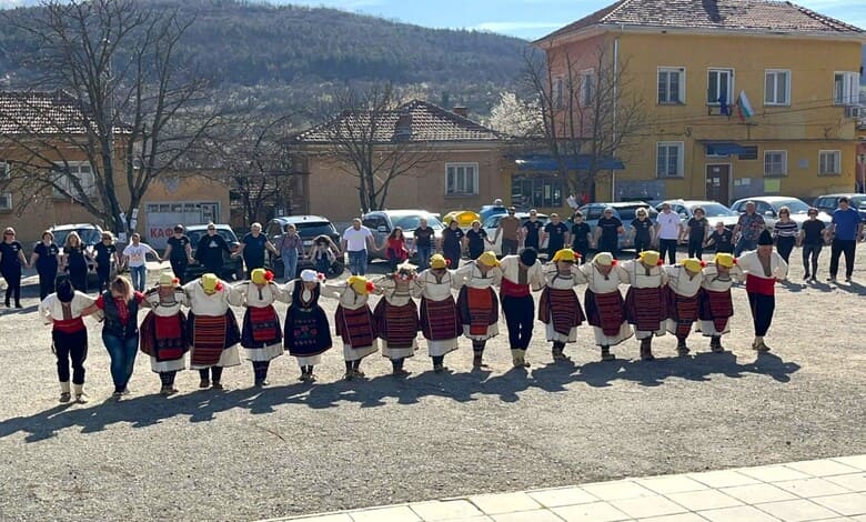 Среща семинар с фолклорен клуб