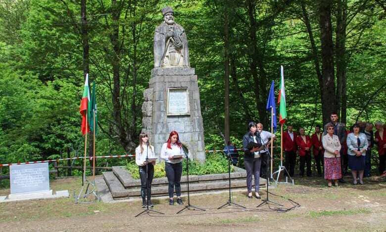 Черни Вит почете паметта на Нейо Крачунов 1 в памет на Нейо Крачунов в с. Черни Вит-18-05-2024