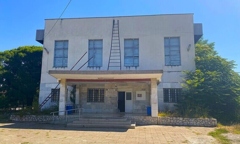 обновяване на спортната зала в Луковит