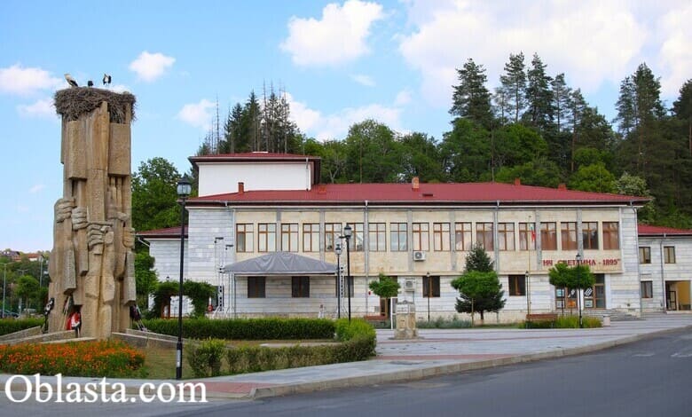 Паметник посветен на Новоселското въстание 1 Паметник посветен на Новоселското въстание в град Априлци