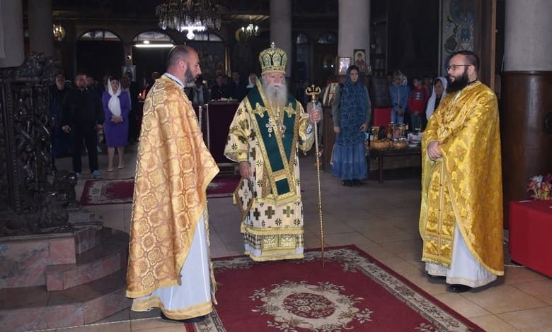 Митрополит Гавриил възглави празничната св. Литургия в троянската църква „Св. преп. Параскева“. 1 Гавриил възглави празничната св. Литургия