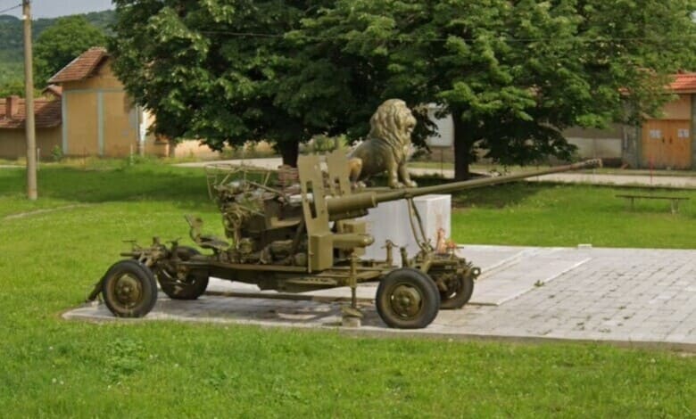 Паметник в село Йоглав