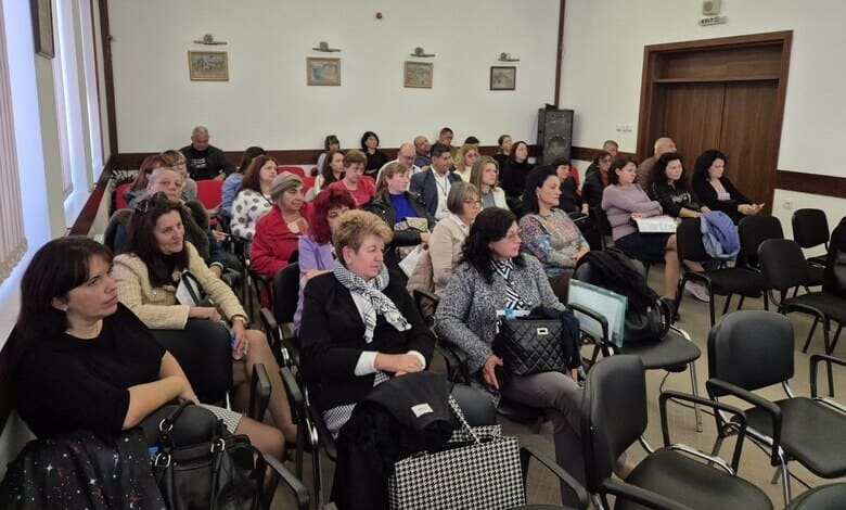 В Община Тетевен се проведе среща във връзка с Механизма за обхват на деца и ученици в предучилищна и училищна възраст 1 Тетевен се проведе среща-22.10.2024