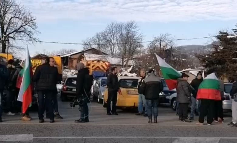 Протестиращи затвориха за час главния път София – Варна при пътен възел „Абланица“ 1 Протестиращи затвориха за час главния път София – Варна