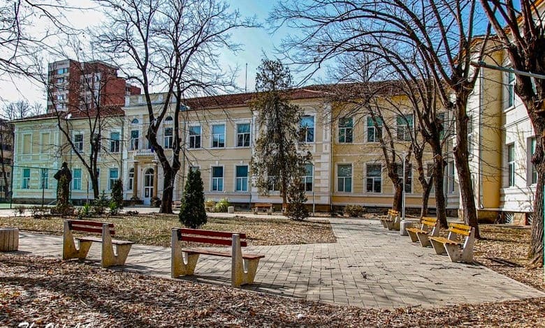 Средно училище „Св. Климент Охридски“- Ловеч 1 Средно училище „Св. Климент Охридски“- Ловеч