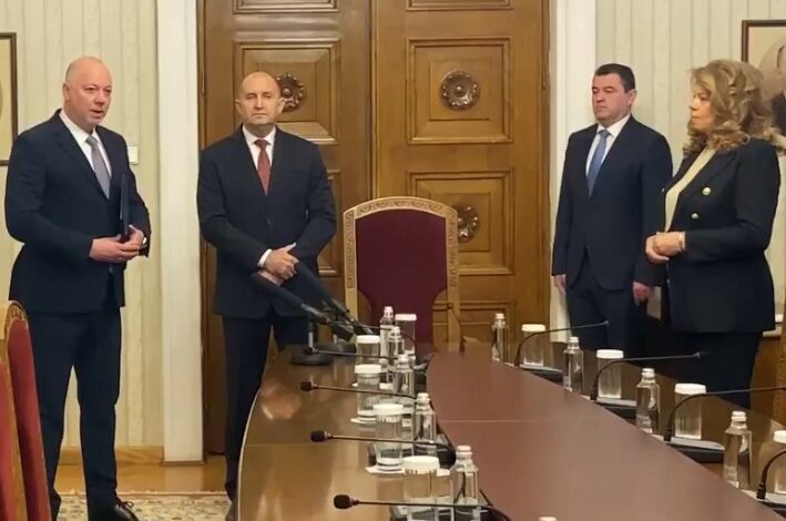 Радев връчи мандат на ГЕРБ