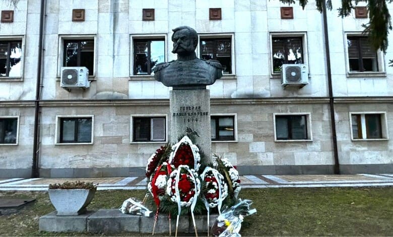 Бюст-паметник на генерал-лейтенант Павел Петрович Карцов