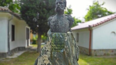 Паметник на ген. Виктор Дандевил в Асеновград
