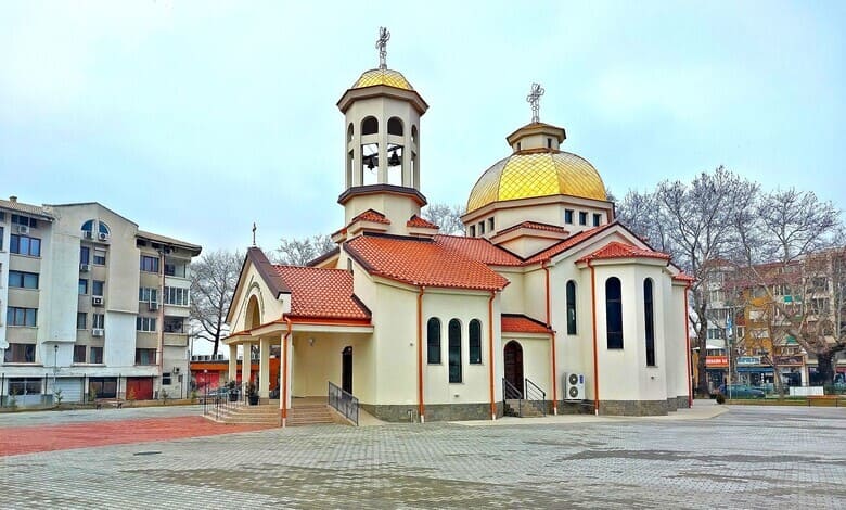 Пловдивският митрополит Николай освещава храм Св. вмчца Марина в Асеновград