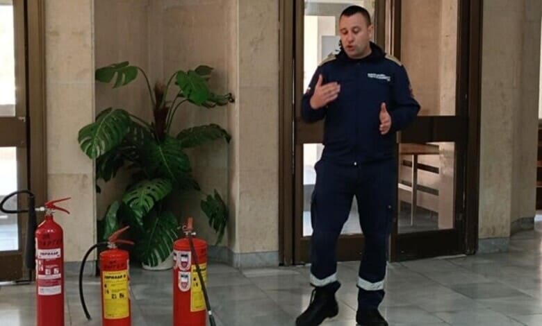 Учебна тренировка по евакуация в Областна администрация Ловеч 1 evakuacziya oa lovech