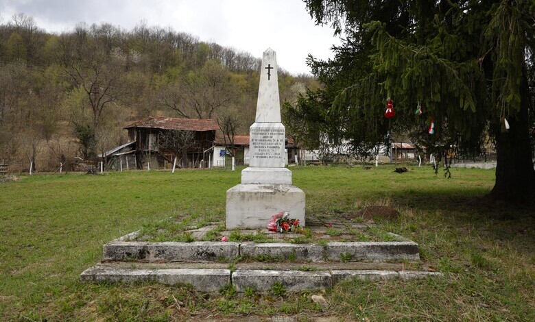 Паметник на руските воини в с. Балканец 1 Паметник на руските воини в с. Балканец