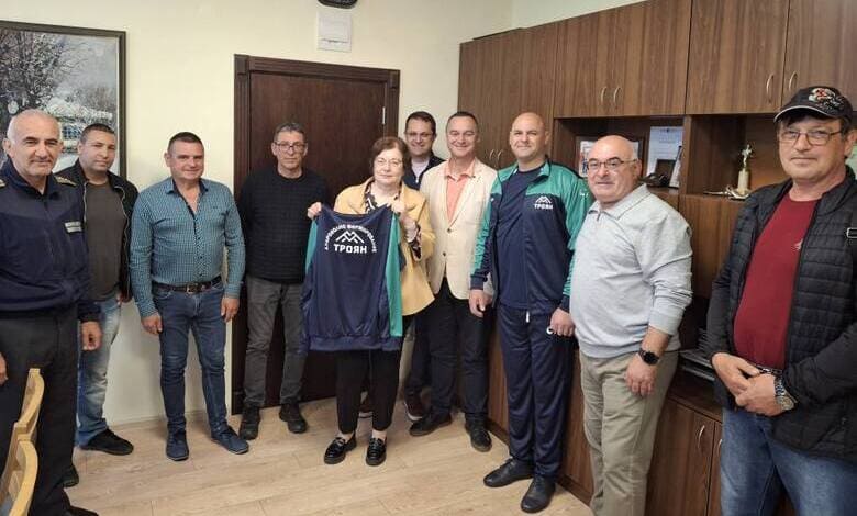 нови спортни екипи за отбора на доброволното формирование