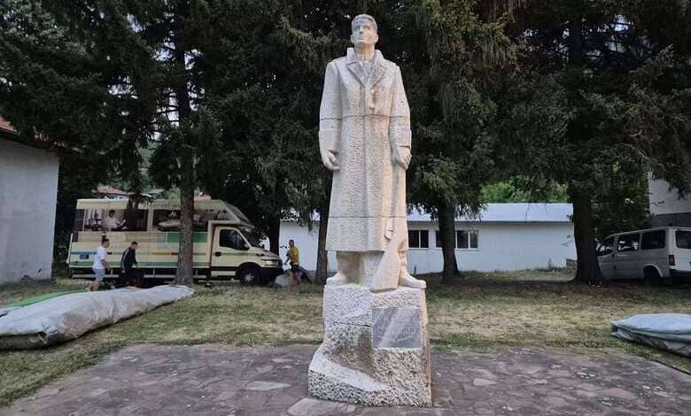 Паметник на Ариф Дженин в село Глогово