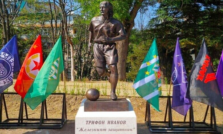 Откриха паметник на Трифон Иванов във Велико Търново в чест на 60-годишнината му 1 паметник на Трифон Иванов във Велико Търново