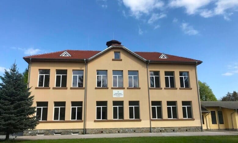 Основно училище „Васил Левски“в Орешак