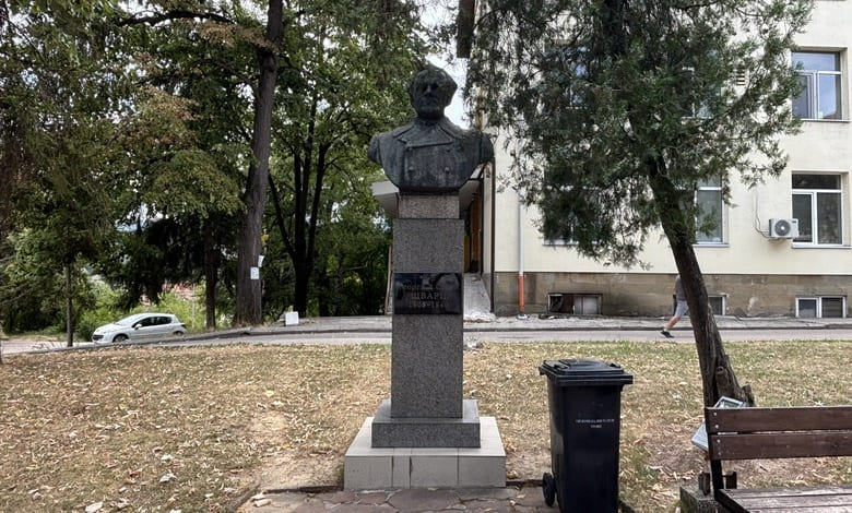 Бюст паметник на Георги Стоев/Шварц/