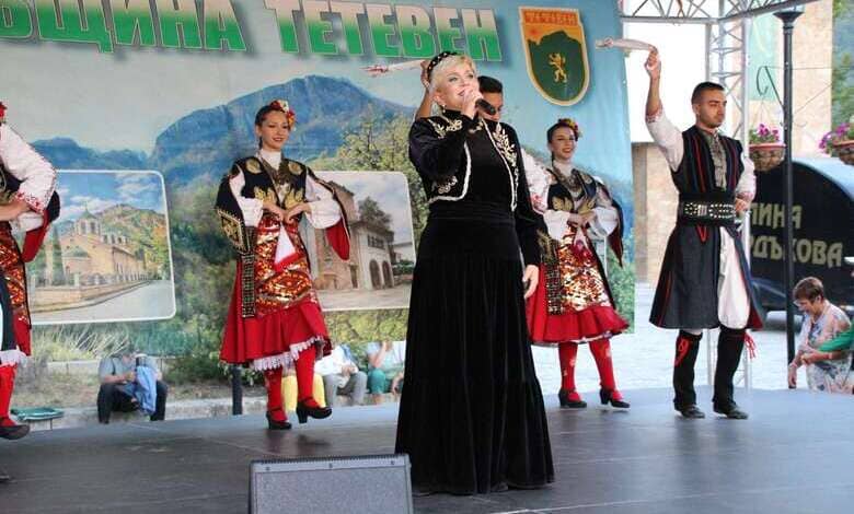 Николина Чакърдъкова в Тетевен