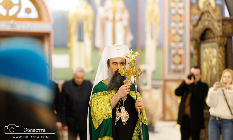 Патриарх Даниил възглави литургия в Ловеч за 25 години на митрополит Гавриил 1 Патриарх Даниил и митрополит Гавриил по време на празничната литургия в катедралата в Ловеч