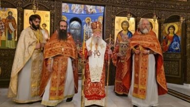 Ловчанският митрополит Гавриил по време на Великденската литургия в катедралния храм в Ловеч
