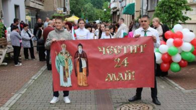 Празнично шествие за 24 май в Тетевен до площад „Сава Младенов"