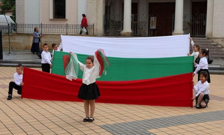 Тържествена церемония за 24 май пред Катедрален храм „Св. св. Кирил и Методий" в Ловеч