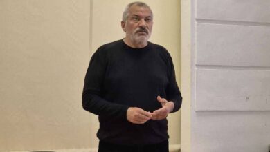 Проф. д-р Пламен Митев по време на среща-разговор в салона на Община Тетевен