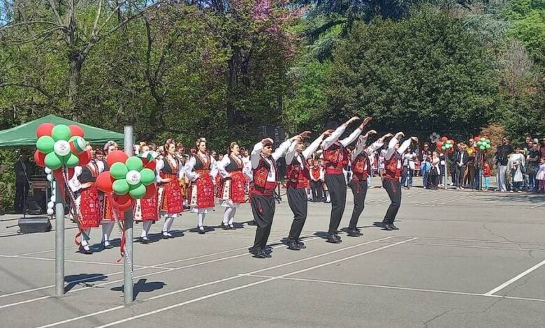 Фолклорна програма „По Гергьовден“ в парка в Стара Загора