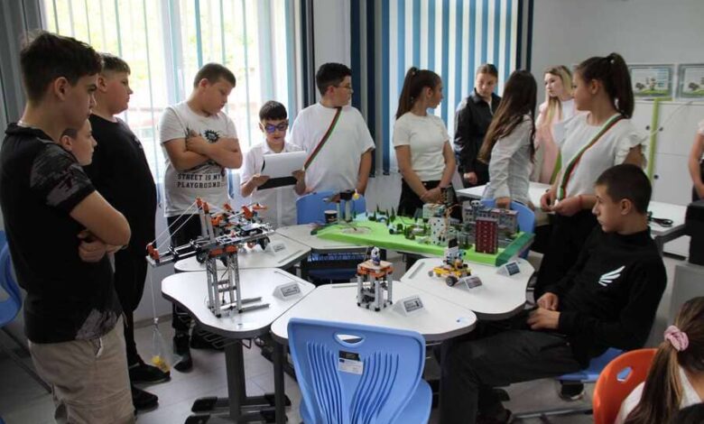 STEM кабинети с роботи и интерактивен дисплей в училище в село Градежница