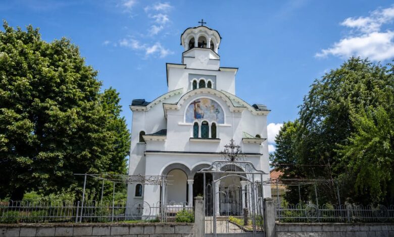 Празник на Ябланица в храма „Света Троица“ -->