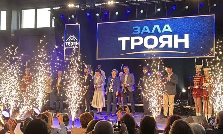 Спортна зала за близо 3 млн. евро беше открита в Троян 1 Нова спортна зала в Троян с трибуни и спортен под