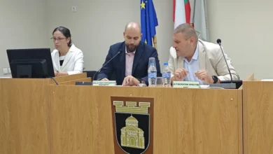 Иван Малкодански и кметът Валентин Христов при приемането на бюджет 2026 в Плевен